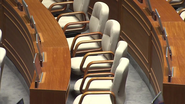 [단독] 주식 심사대상 국회의원 '절반' 규정 위반 / YTN