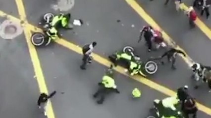 Un policier fonce volontairement dans un skateur et déclenche une émeute