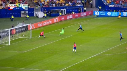 Copa America : Quand Luis Suarez demande une main... du gardien !