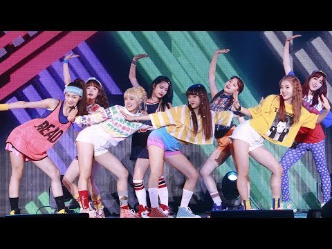 위키미키 (Weki Meki) - I don't like your girlfriend (최유정 & 김도연 데뷔 쇼케이스 Debut Showcase)