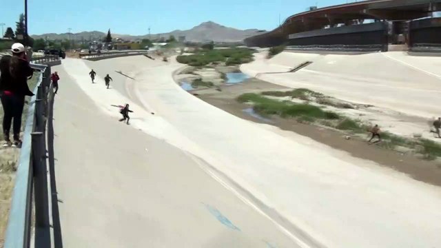 Mexikanische Nationalgardisten fangen Flüchtlinge an der Grenze zu Mexiko ab