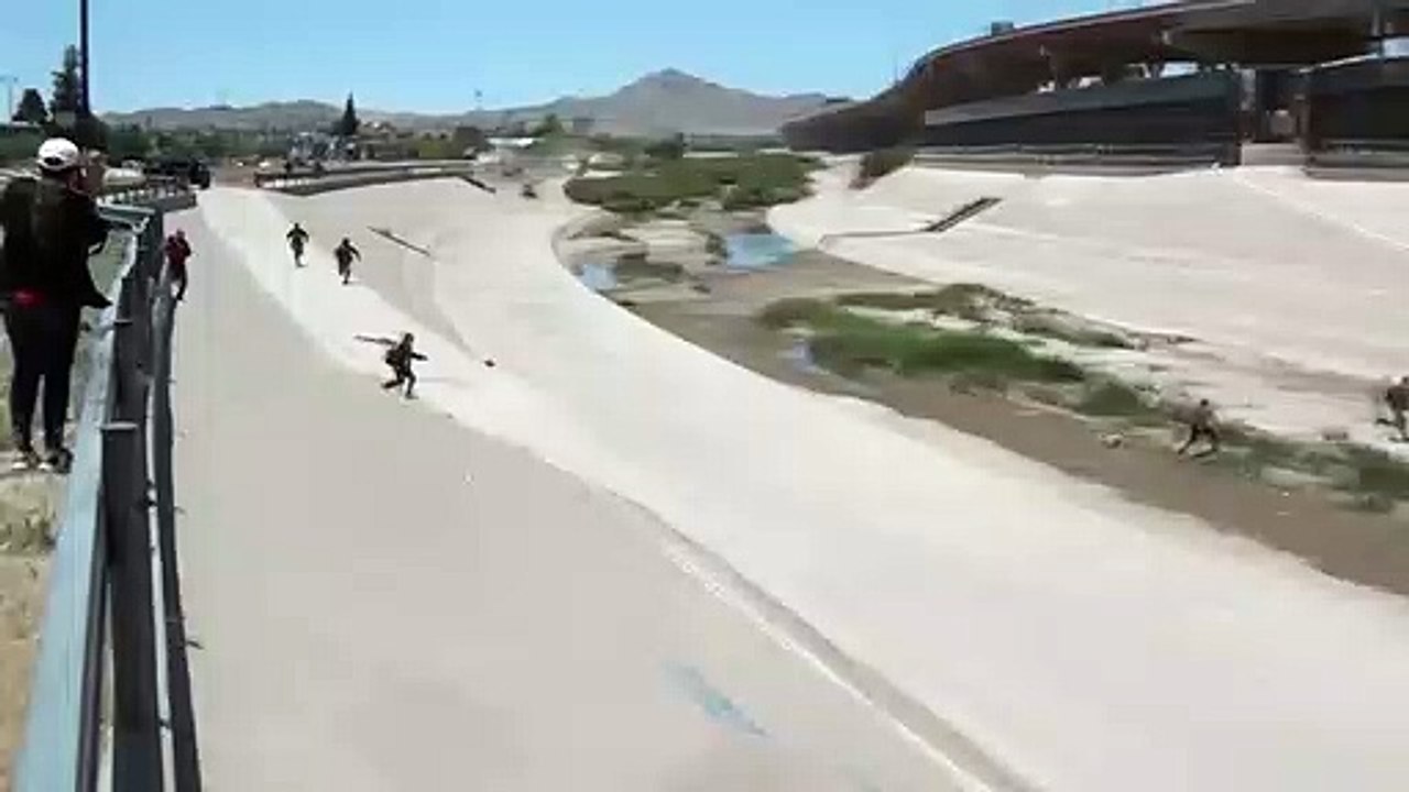 Mexikanische Nationalgardisten fangen Flüchtlinge an der Grenze zu Mexiko ab