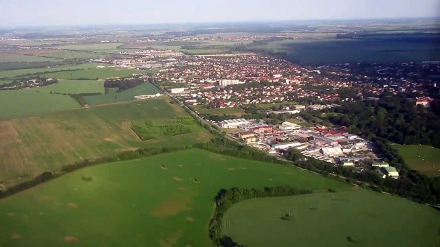 Approach flight and landing at BTS Bratislava airport (Slovakia) / Approche et atterrissage à BTS / Anflug und Landung BTS. USK088144