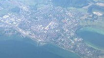 Approach flight and landing at ZRH Zurich (Switzerland) / Approche et atterrissage dans Zurich / Anflug und Landung Zürich. UCH088201