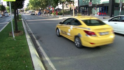 Takla attı, kaldırıma düştü! Korkunç kaza kamerada