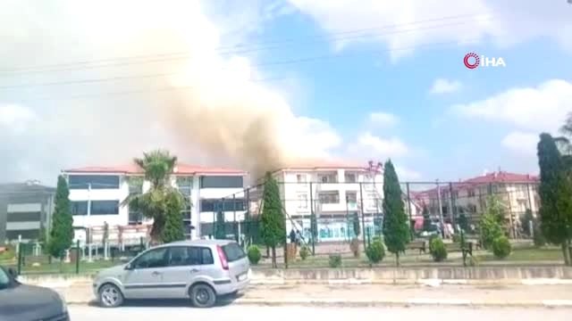 Sakarya'da çatı yangını paniğe neden oldu