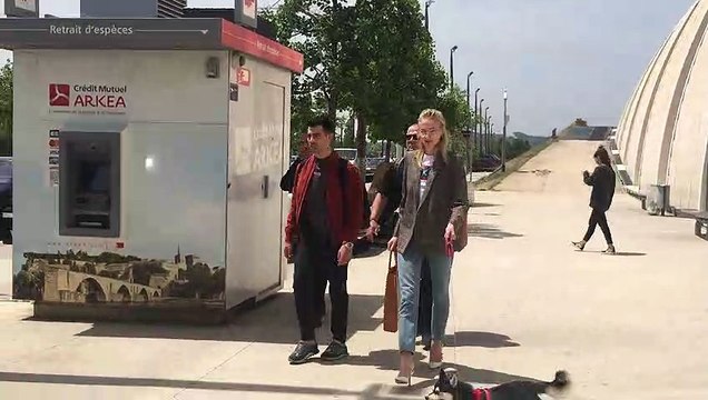 L'actrice de Game of Thrones Sophie Turner et le chanteur Joe Jonas arrivent dans le Vaucluse pour se remarier