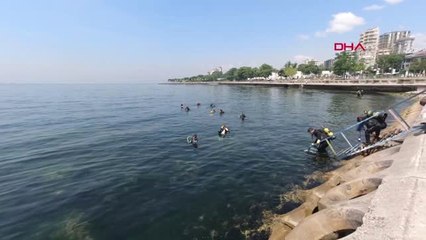 İSTANBUL- BALIK ADAMLAR DENİZDEN KİLOLARCA ÇÖP ÇIKARDI