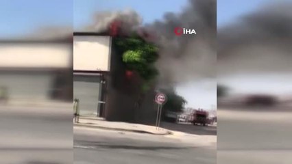 Gaziantep'te masa sandalye imalathanesinde yangın