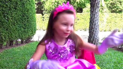 Alice playing Car Wash with Kids Toys