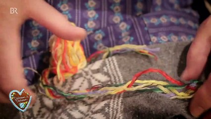 Gscheid praktisch mit Uri: Socken stopfen