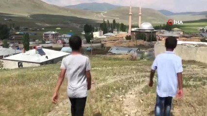 İkizlerden LGS'de Türkiye derecesi...Karadağ kardeşler LGS'de birinci ve ikinci oldu