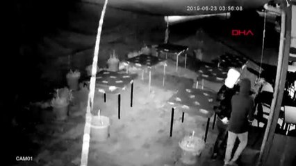 BURSA Lokantada para bulamayınca veresiye defteri ile sucuk çaldılar