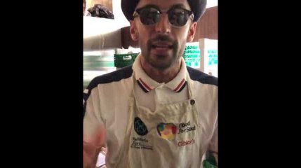 Guillaume Canet retrouve JR au restaurant Refettorio à Paris