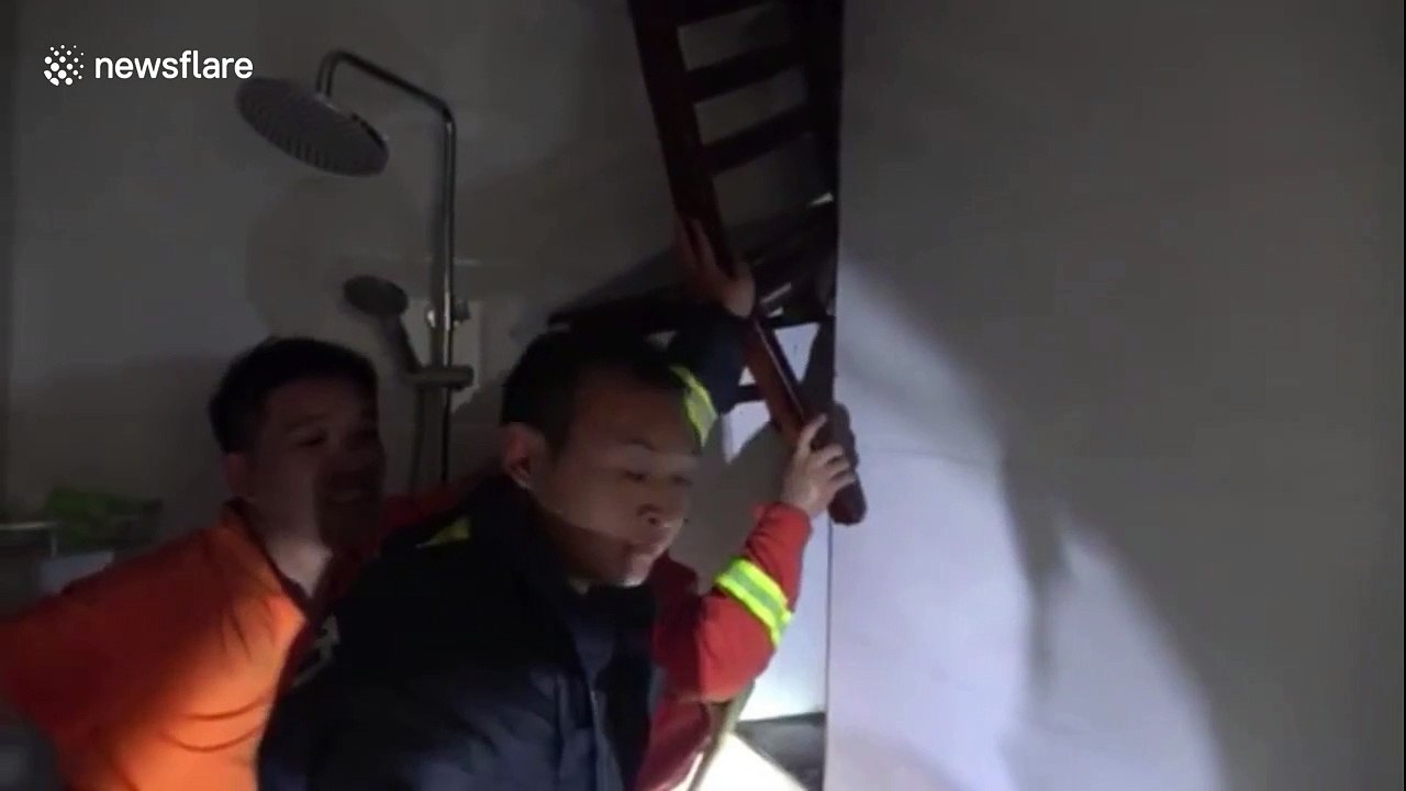Chinese man gets stuck after trying to enter his house through air vent