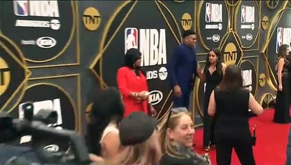 Antetokounmpo elegido MVP y Doncic, ‘Rookie’ del año