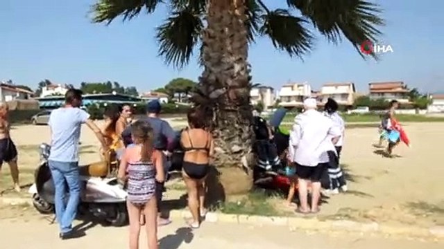 Denize giren baba-oğul boğulma tehlikesi geçirdi