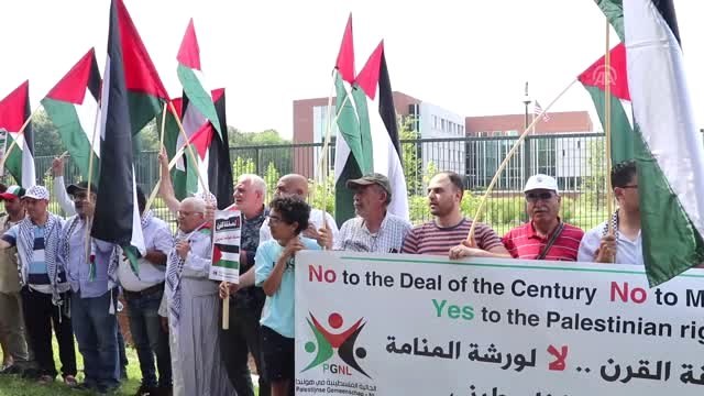 Hollanda'da Yüzyılın Anlaşması ve Bahreyn çalıştayı protesto edildi