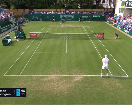 Eastbourne - Simon continue sur sa lancée et débute bien contre Sandgren