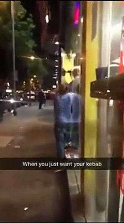 Elle se fait virer d'un Kebab et revient casser la vitrine