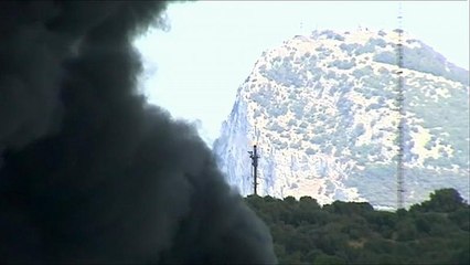 Acotado el incendio en una nave industrial de San Roque