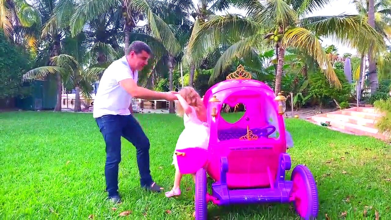 Stacy reçoit des cadeaux pour les vacances