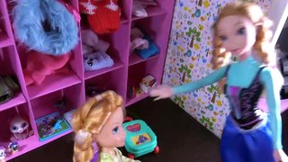 Elsa and Anna toddlers go on holidays and pack their suitcases