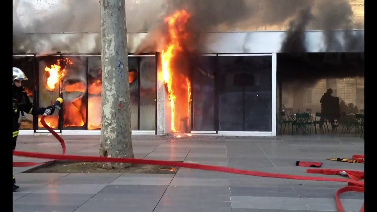 Un café sans musique c'est rare à Paris Film