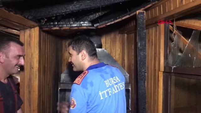 BURSA Uludağ yolunda çıkan yangın ormanlık alana sıçramadan söndürüldü