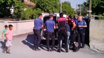 Erzincan'da komşular arasında çıkan bıçaklı kavgaya polis müdahale etti