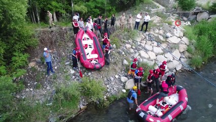 Vali Memiş'in kano ve rafting keyfi havadan görüntülendi