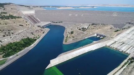 Sulama kanalları GAP'ın verimli arazilerine hayat veriyor