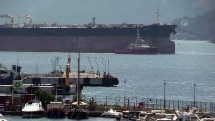 Tersane bakımına götürülen tanker Çanakkale Boğazı'ndan geçirildi - ÇANAKKALE
