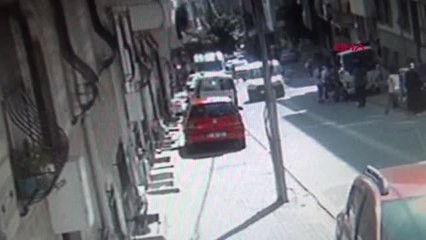 - APARTMAN ÖNÜNDE OYUN OYNAYAN ÇOCUĞA VE AİLESİNE DAYAK