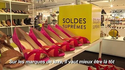 Les premiers clients se bousculent à l'ouverture des soldes (2)