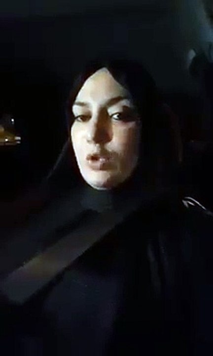 Naïma Salhi sur le drapeau amazigh après l'appel de Gaïd Salah