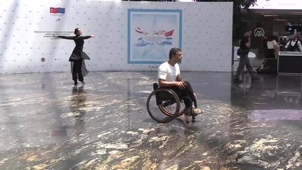 Bakan Turhan, YHT ile yaşlı ve engellilerden oluşan bir grubu Konya'ya uğurladı - ANKARA