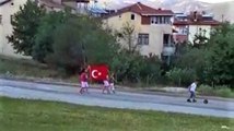 Miniklerin Türk Bayrağı ile duygulandıran o anları