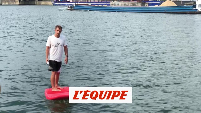 Le foil électrique en pleine démonstration sur la Seine - Adrénaline - Surf