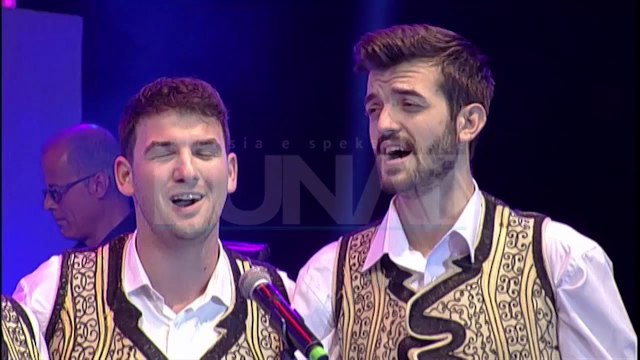 Grupi Karajfilat qe ka Shkodra - 1. Pranvera filloj me ardh / 2. S'ka ma tbukur se Pranvera