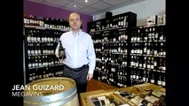 Les Héros de la Vigne - Jean  Guizard nous présente une bouteille de la cuvée Serre de Maroquier