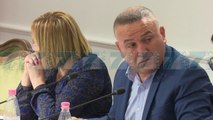 DEPUTETET DEBATE TE KOMISIONI I LIGJEVE PER SHKARKIMIN E METES - News, Lajme - Kanali 7