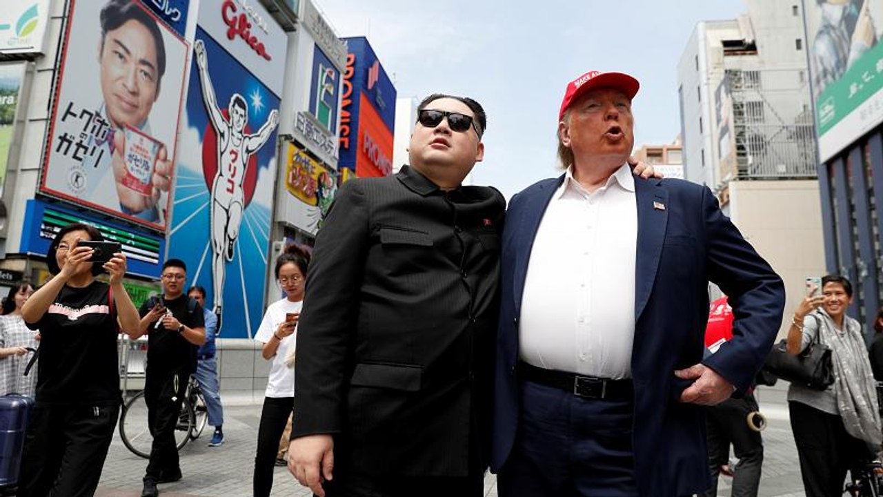 Kurioser auftritt von trump und kims ... doppelgängern
