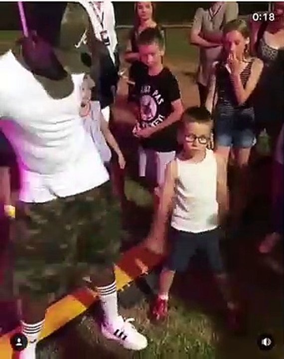 Marrant ! Regardez ce petit garçon qui danse mieux que Dadju !