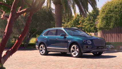 The new Bentley Bentayga Hybrid Design in Windsor Blue