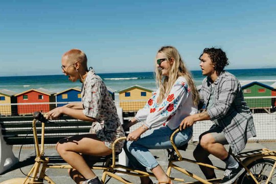 Die ersten Ferien ohne Eltern: Wie soll man damit umgehen?