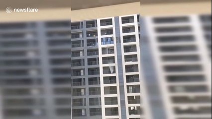 Cleaners throw dirty water from 13th floor of residential building in China