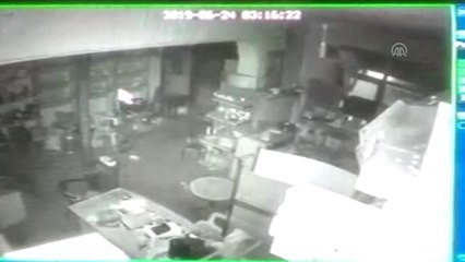 Elazığ'da hırsızlık anı kameraya yansıdı