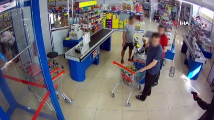 İstanbul’da pompalı tüfekle market soygunları kamerada