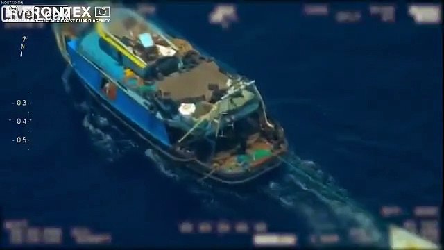 Comment les passeurs de migrants fonctionnent en mer ? Avec 2 bateaux !